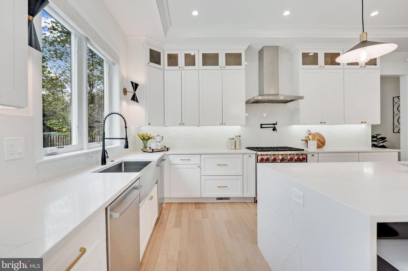 828 Constellation Dr, Great Falls VA  22066-2501 exterior