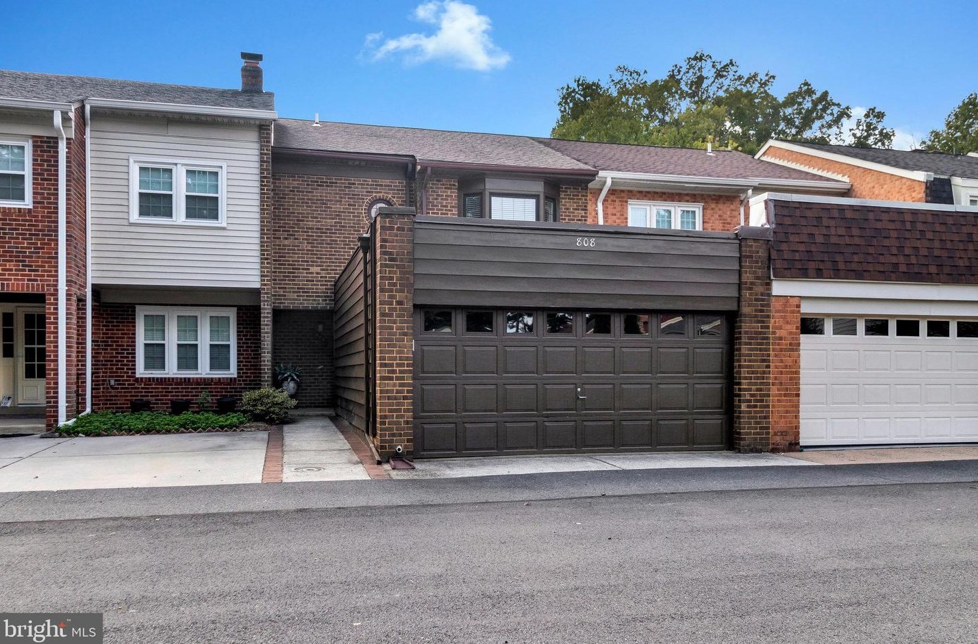 808 Hunter Ct Sw, Vienna, VA 22180