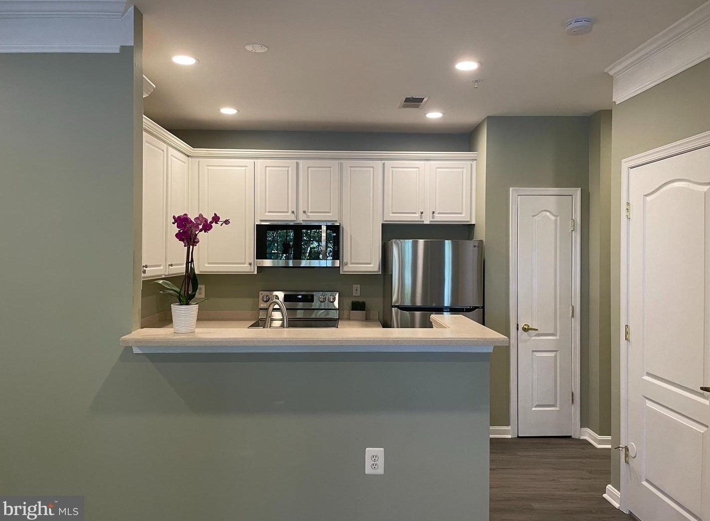 12185 Abington Hall Pl #102, Herndon, VA 20190