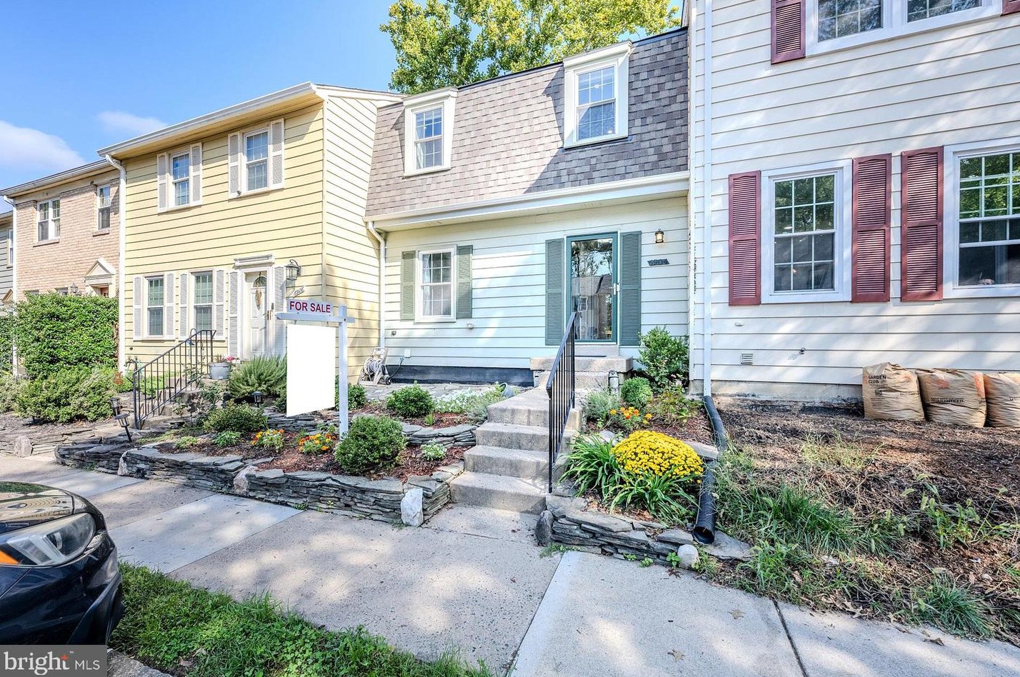 6904 Hamilton Ct, Lorton, VA 22079