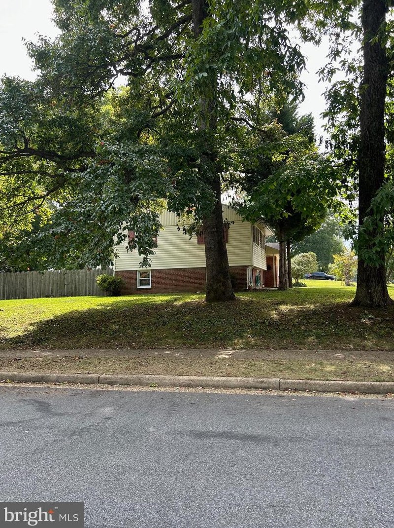 5202 Heming Ave, Springfield VA  22151-2935 exterior