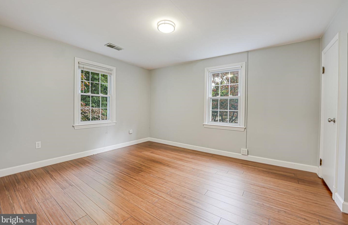 10315 Blake Ln, Vienna VA 22124-2632 exterior