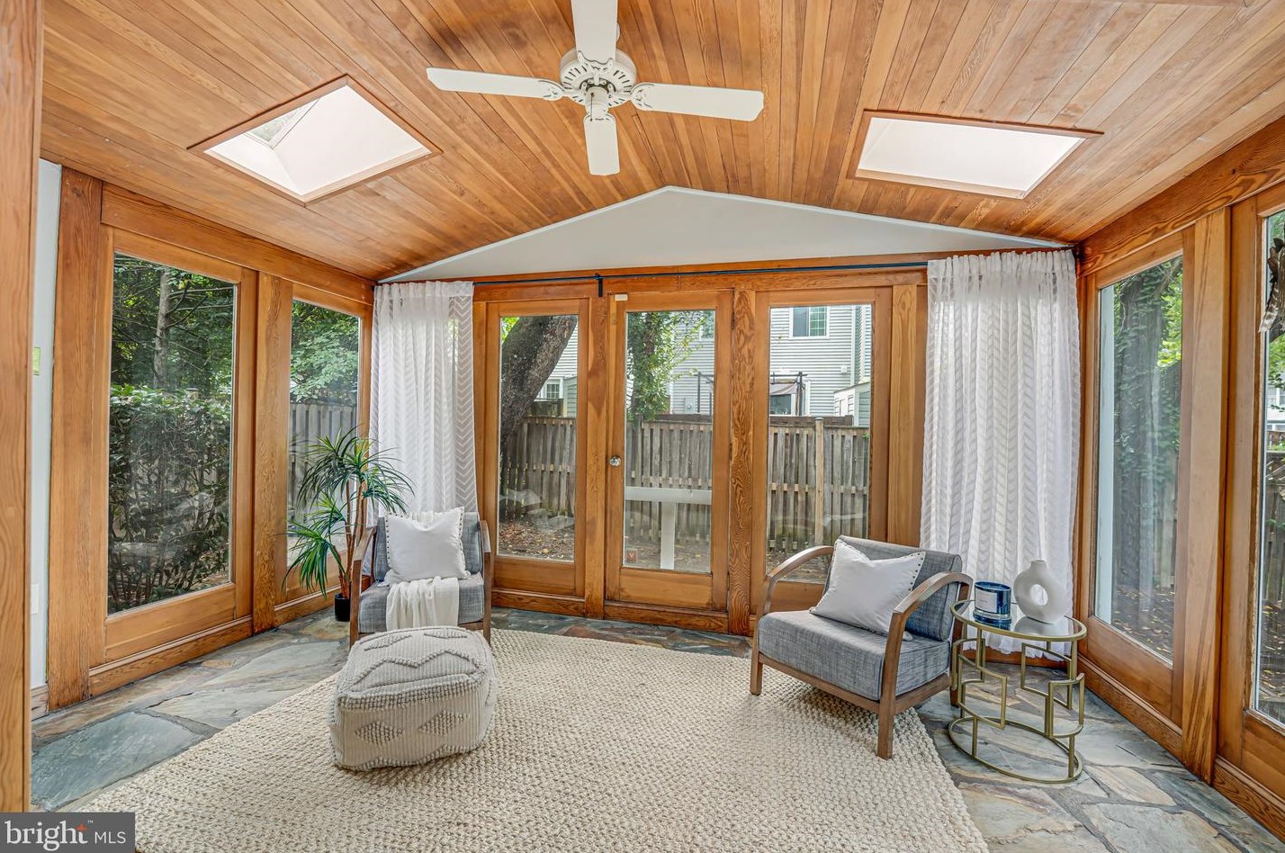 10315 Blake Ln, Vienna VA 22124-2632 exterior