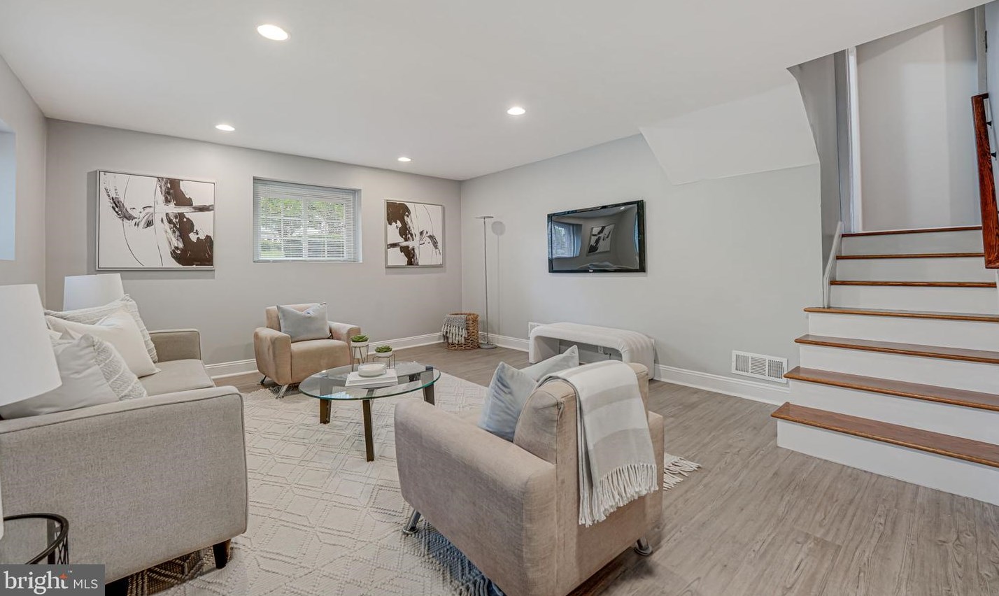 10315 Blake Ln, Vienna VA 22124-2632 exterior