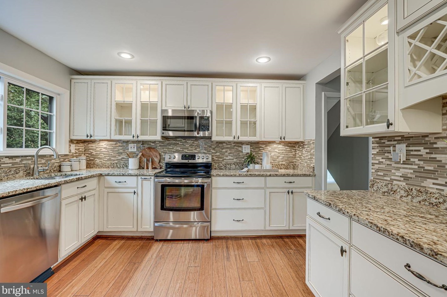 10315 Blake Ln, Vienna VA 22124-2632 exterior