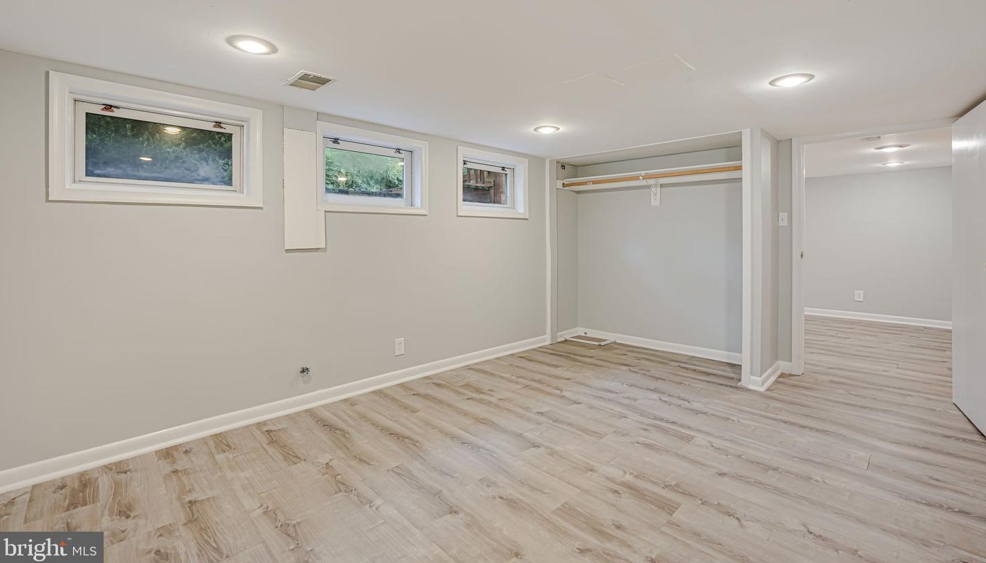 10315 Blake Ln, Vienna VA 22124-2632 exterior