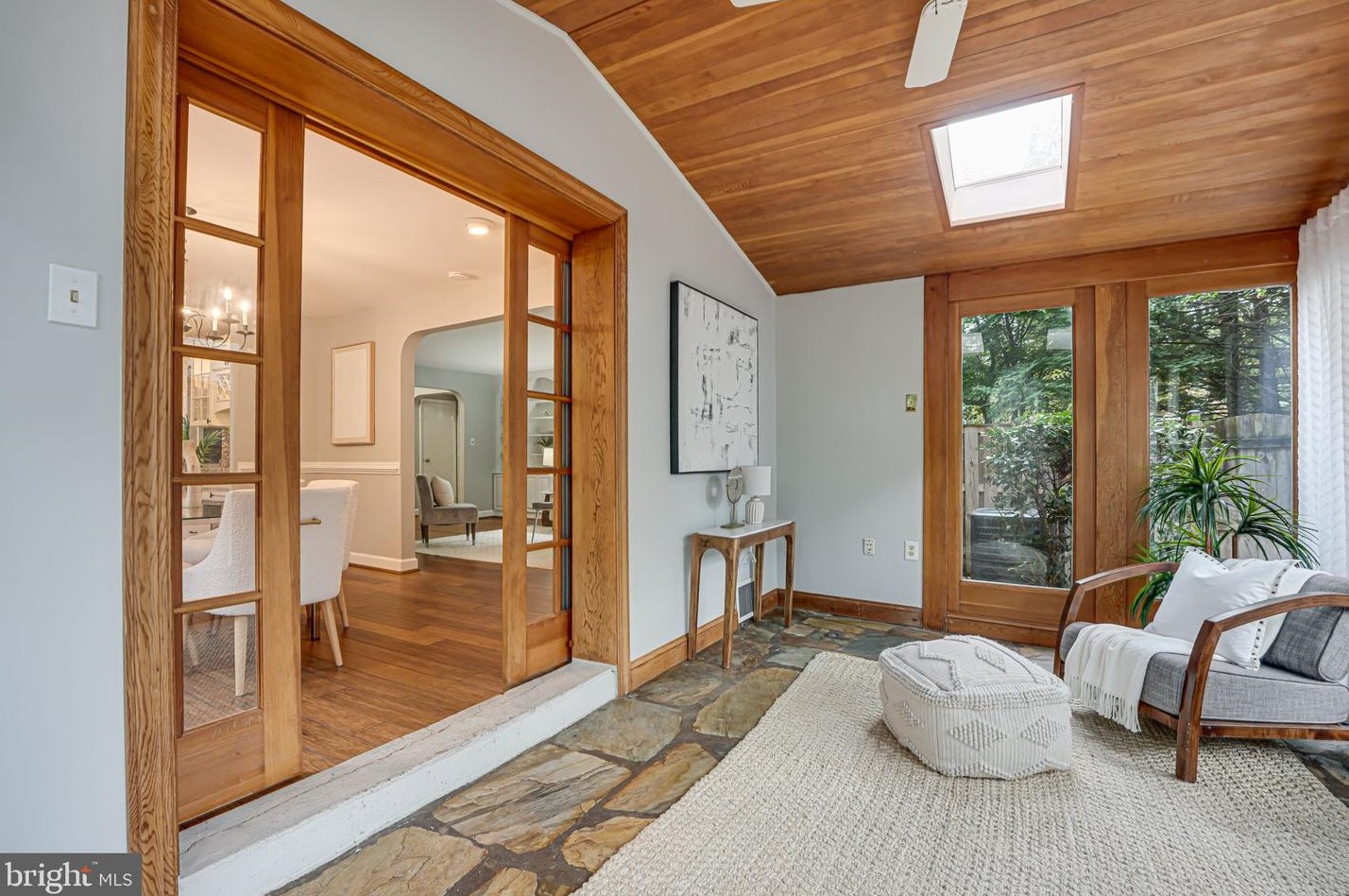 10315 Blake Ln, Vienna VA 22124-2632 exterior