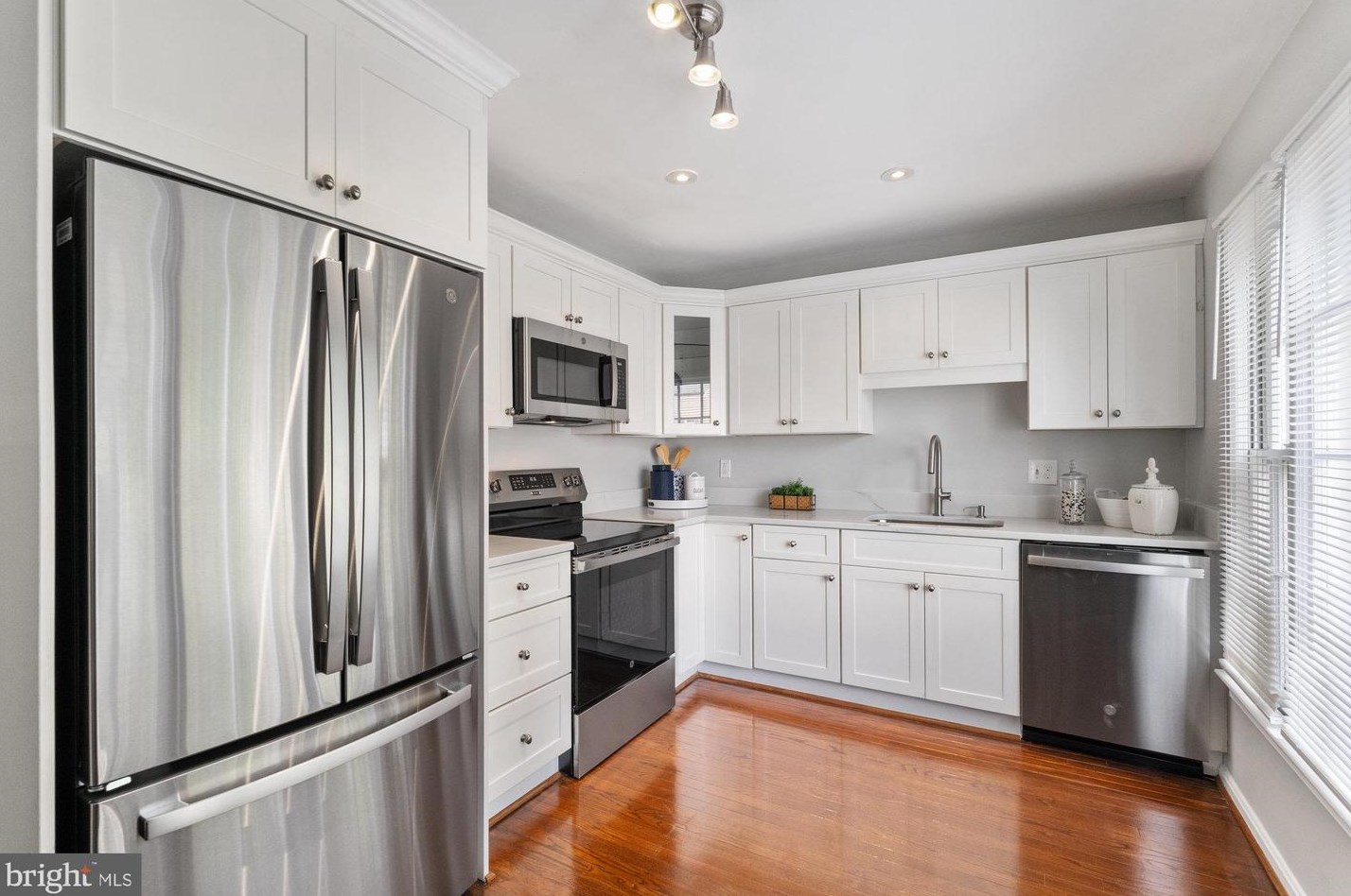 2953 Waterford Ct, Vienna, VA 22181
