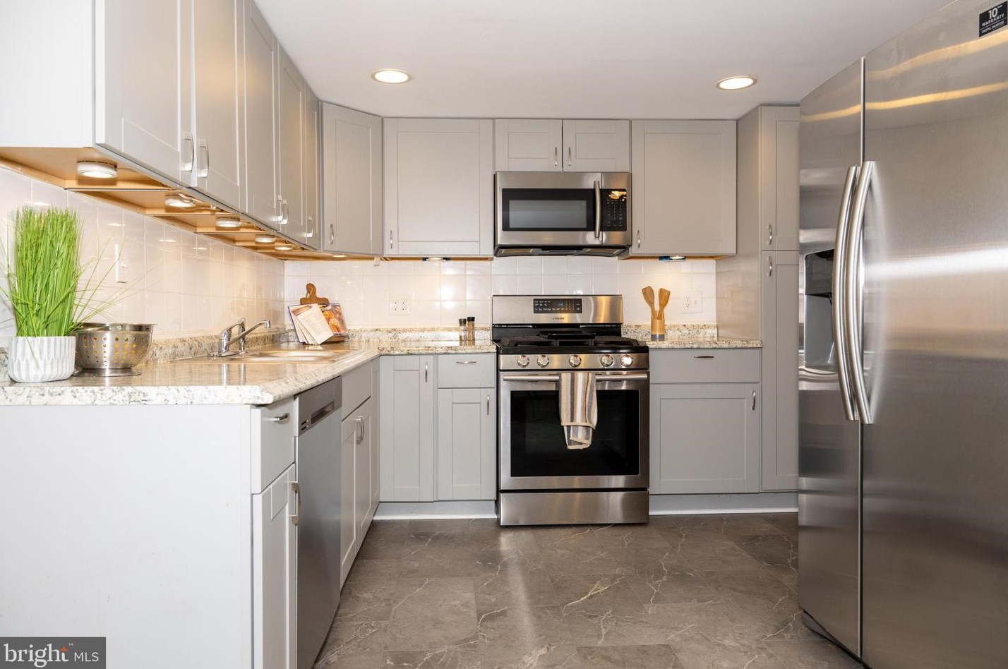 3362 Ardley Ct, Falls Church, VA 22041-2602