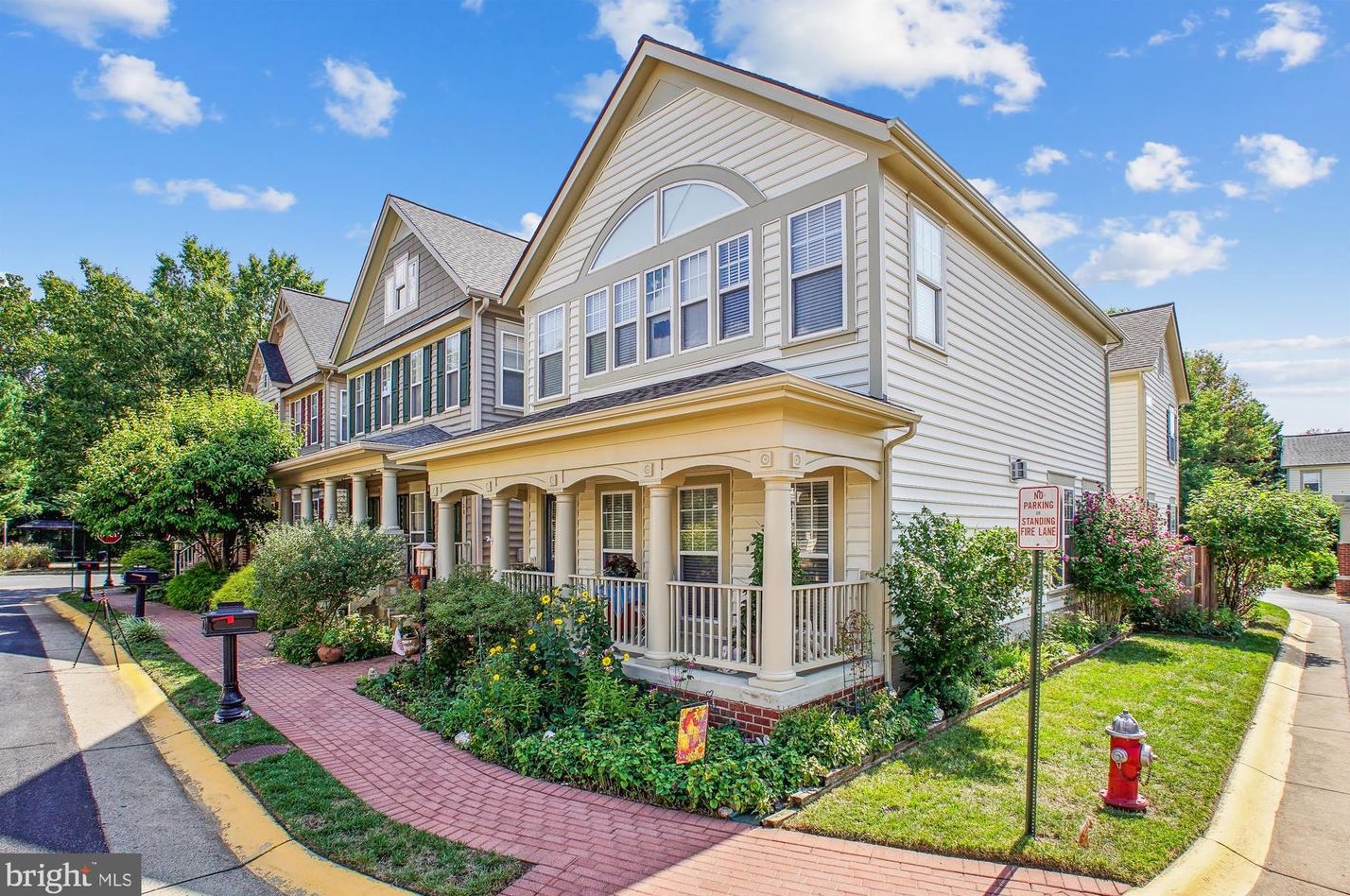7736 Grandwind Dr, Lorton, VA 22079