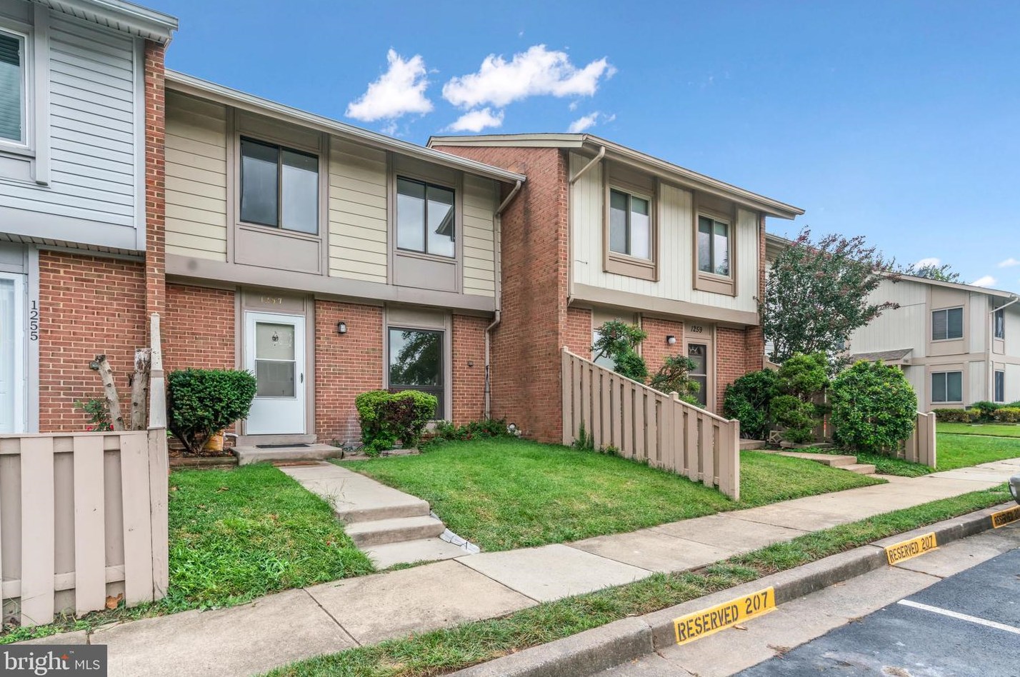 1257 Springtide Pl, Herndon, VA 20170-4226