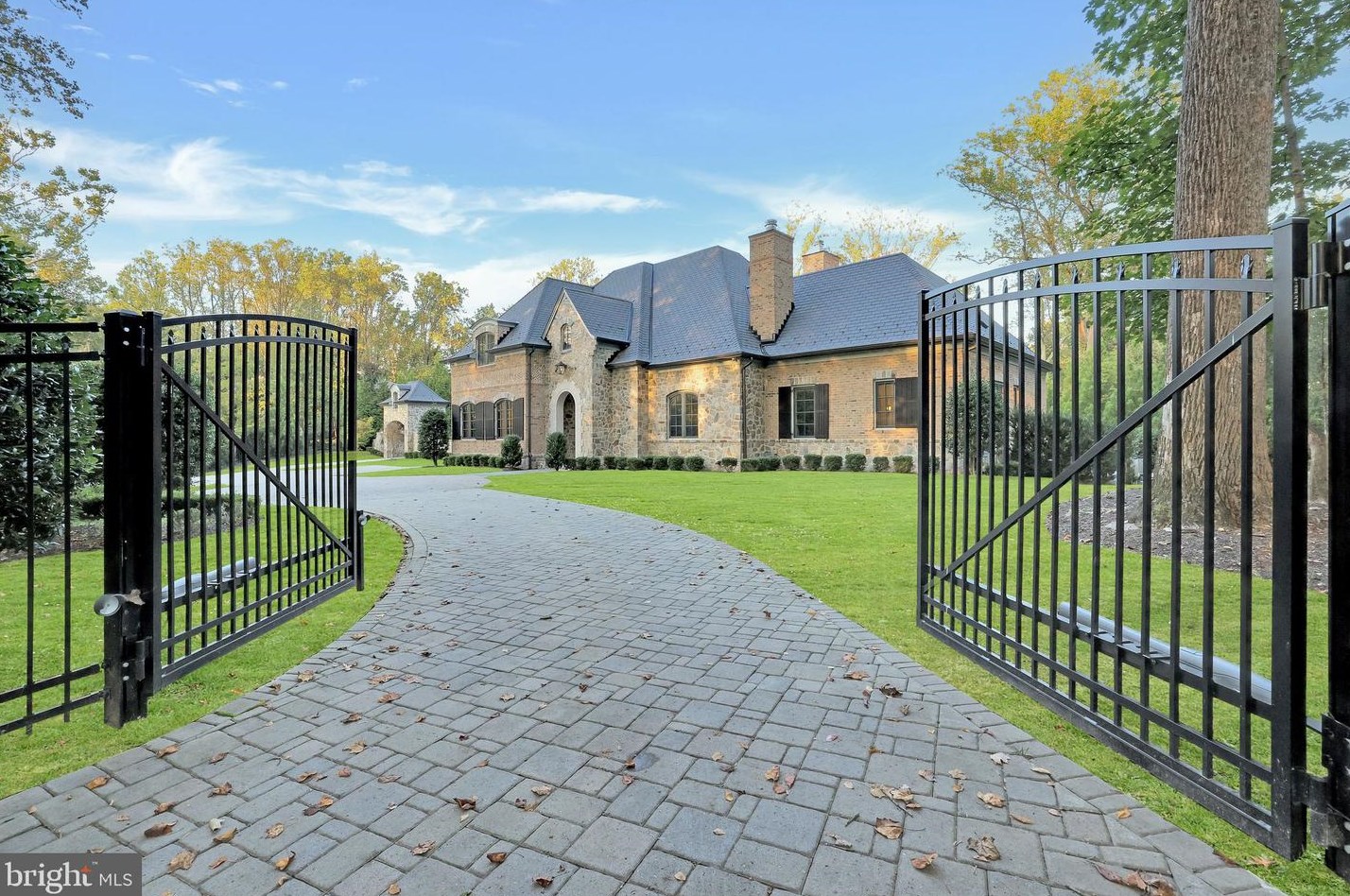 1418 Kirby Rd, Mc Lean VA 22101-3201 exterior