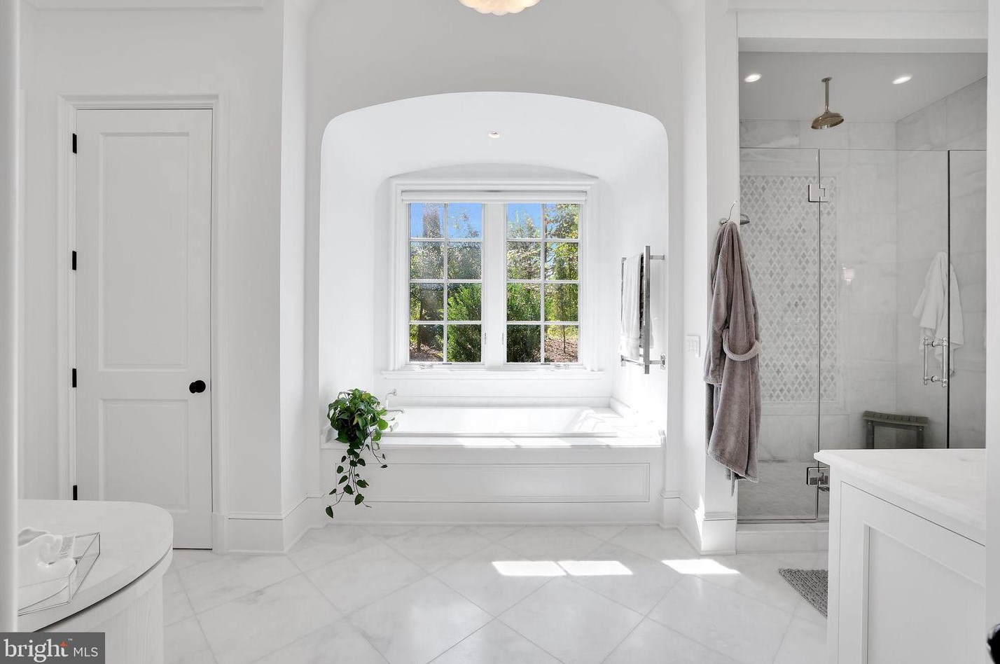 1418 Kirby Rd, Mc Lean VA 22101-3201 exterior