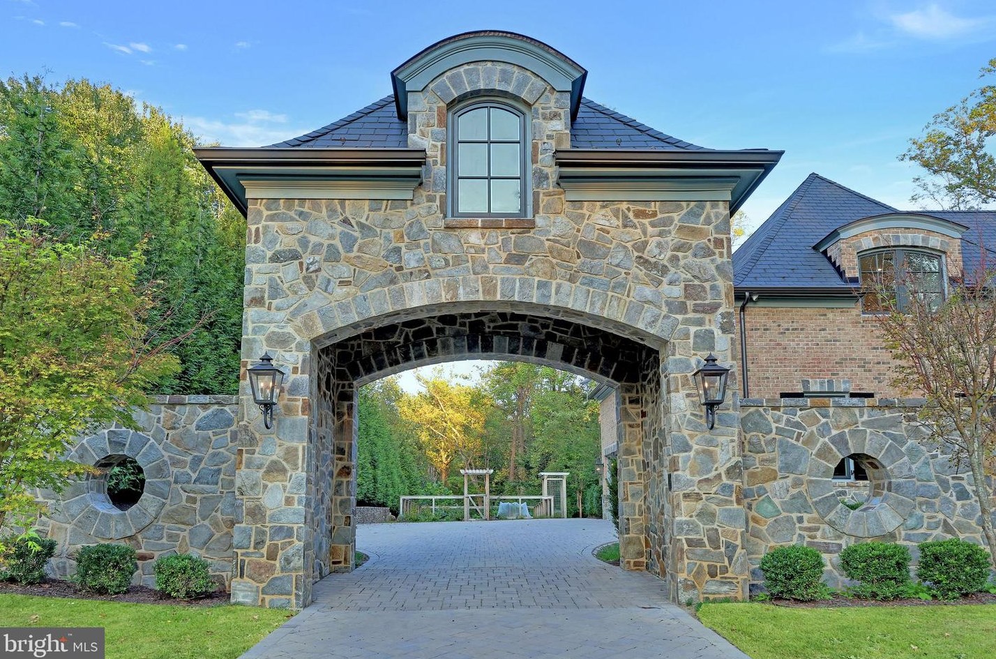 1418 Kirby Rd, Mc Lean VA 22101-3201 exterior