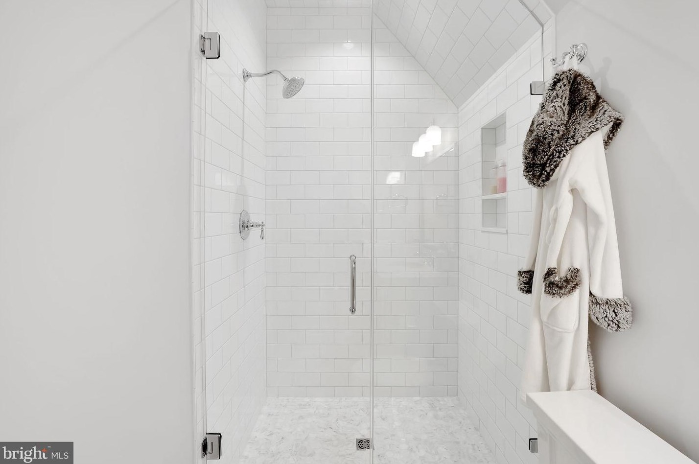 1418 Kirby Rd, Mc Lean VA 22101-3201 exterior