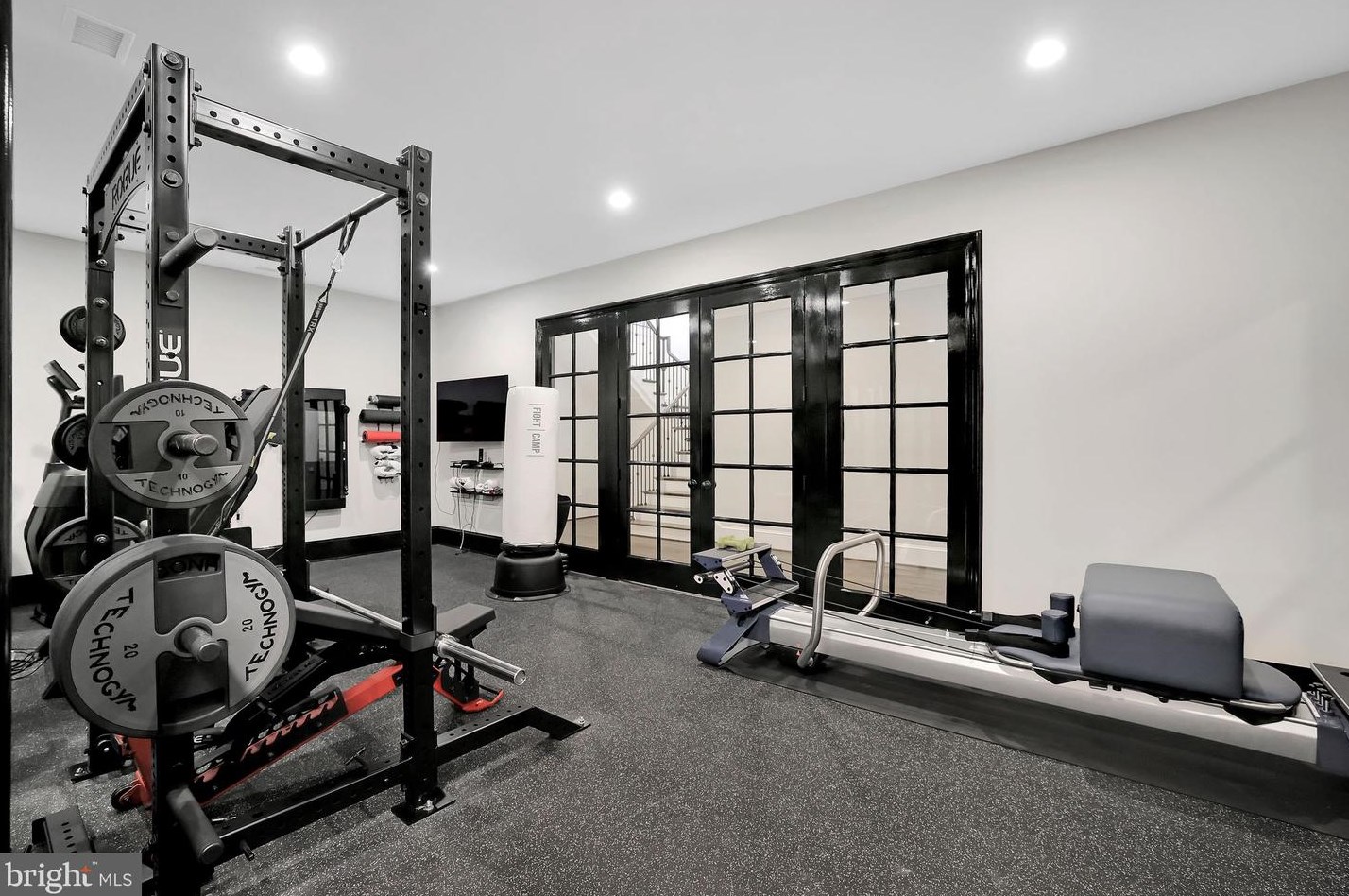 1418 Kirby Rd, Mc Lean VA 22101-3201 exterior