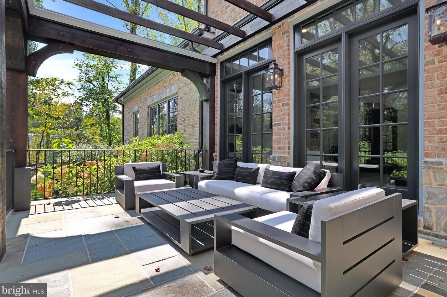 1418 Kirby Rd, Mc Lean VA 22101-3201 exterior