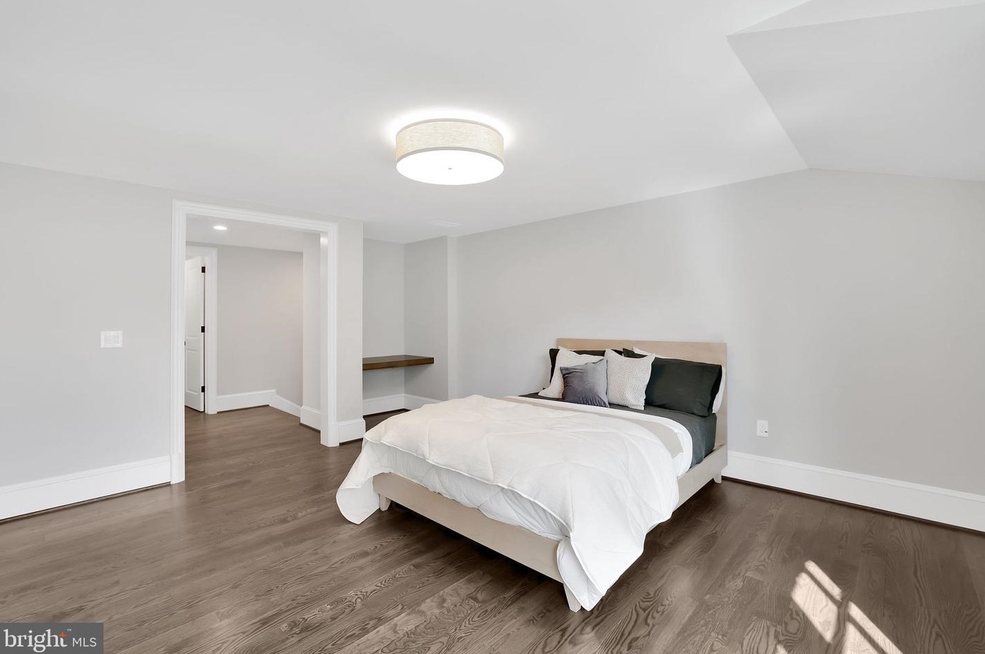 1418 Kirby Rd, Mc Lean VA 22101-3201 exterior