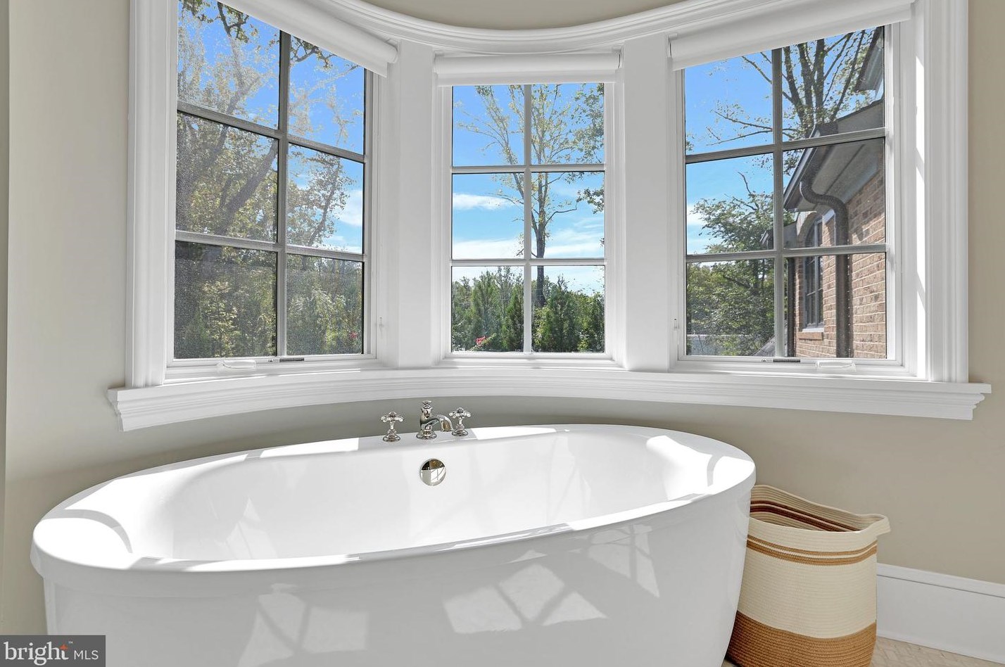 1418 Kirby Rd, Mc Lean VA 22101-3201 exterior