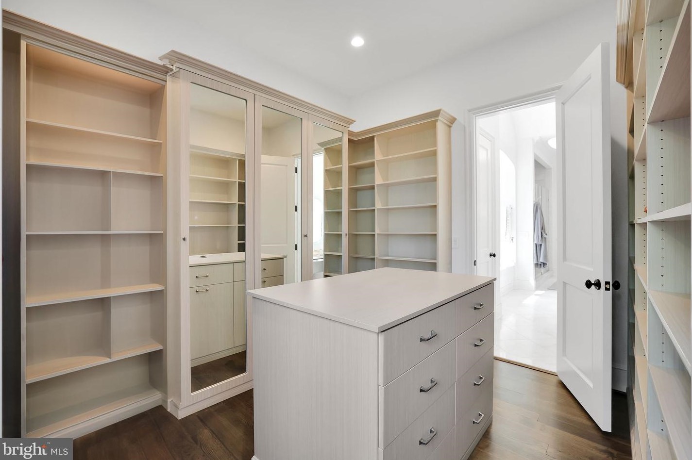 1418 Kirby Rd, Mc Lean VA 22101-3201 exterior