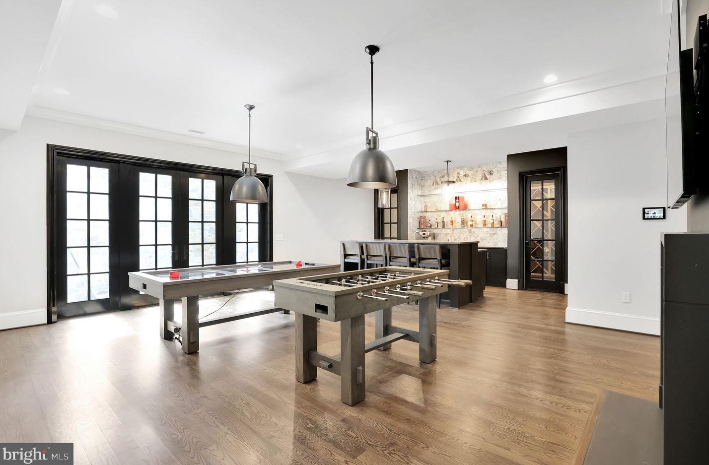 1418 Kirby Rd, Mc Lean VA 22101-3201 exterior