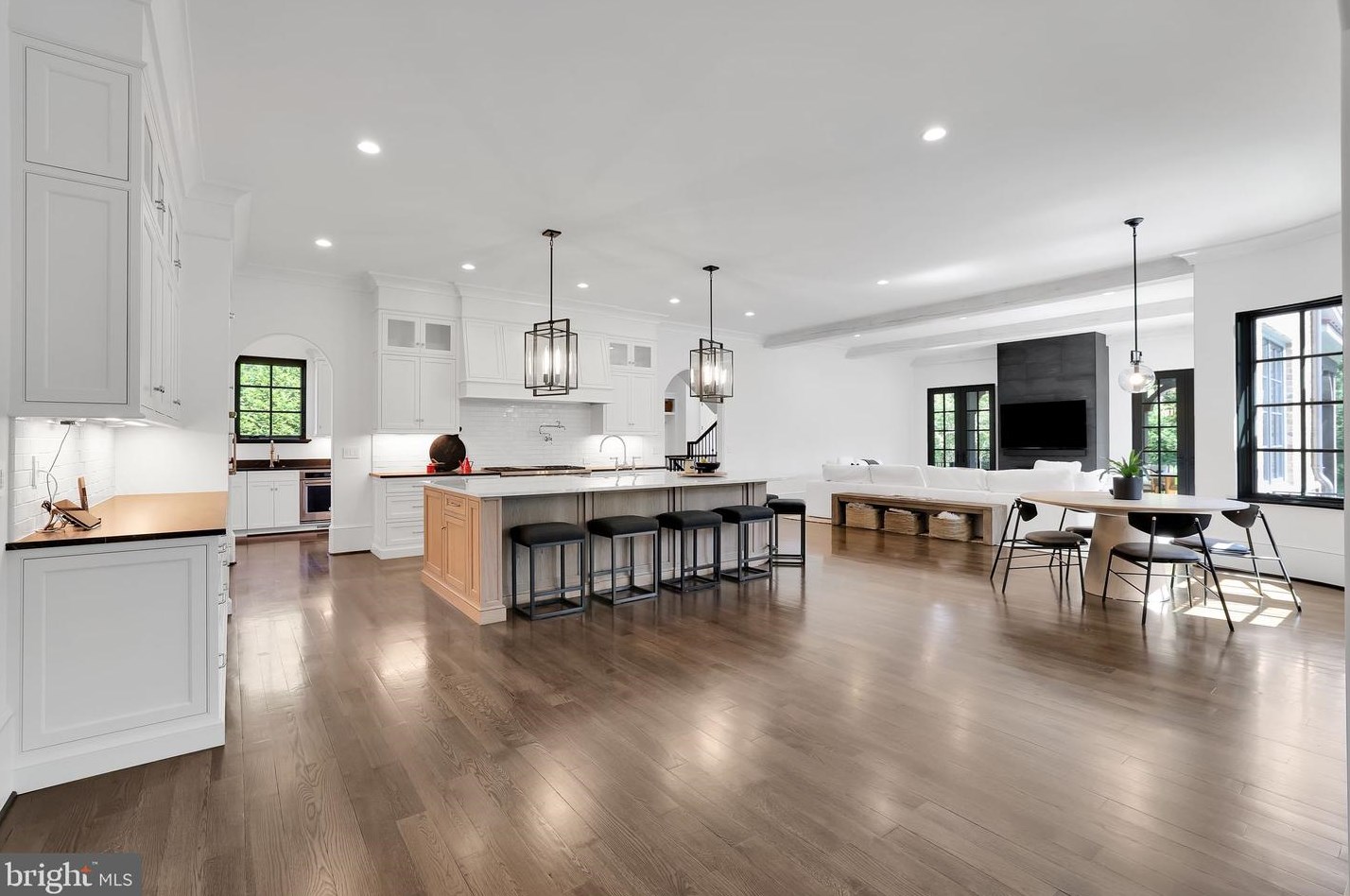 1418 Kirby Rd, Mc Lean VA 22101-3201 exterior