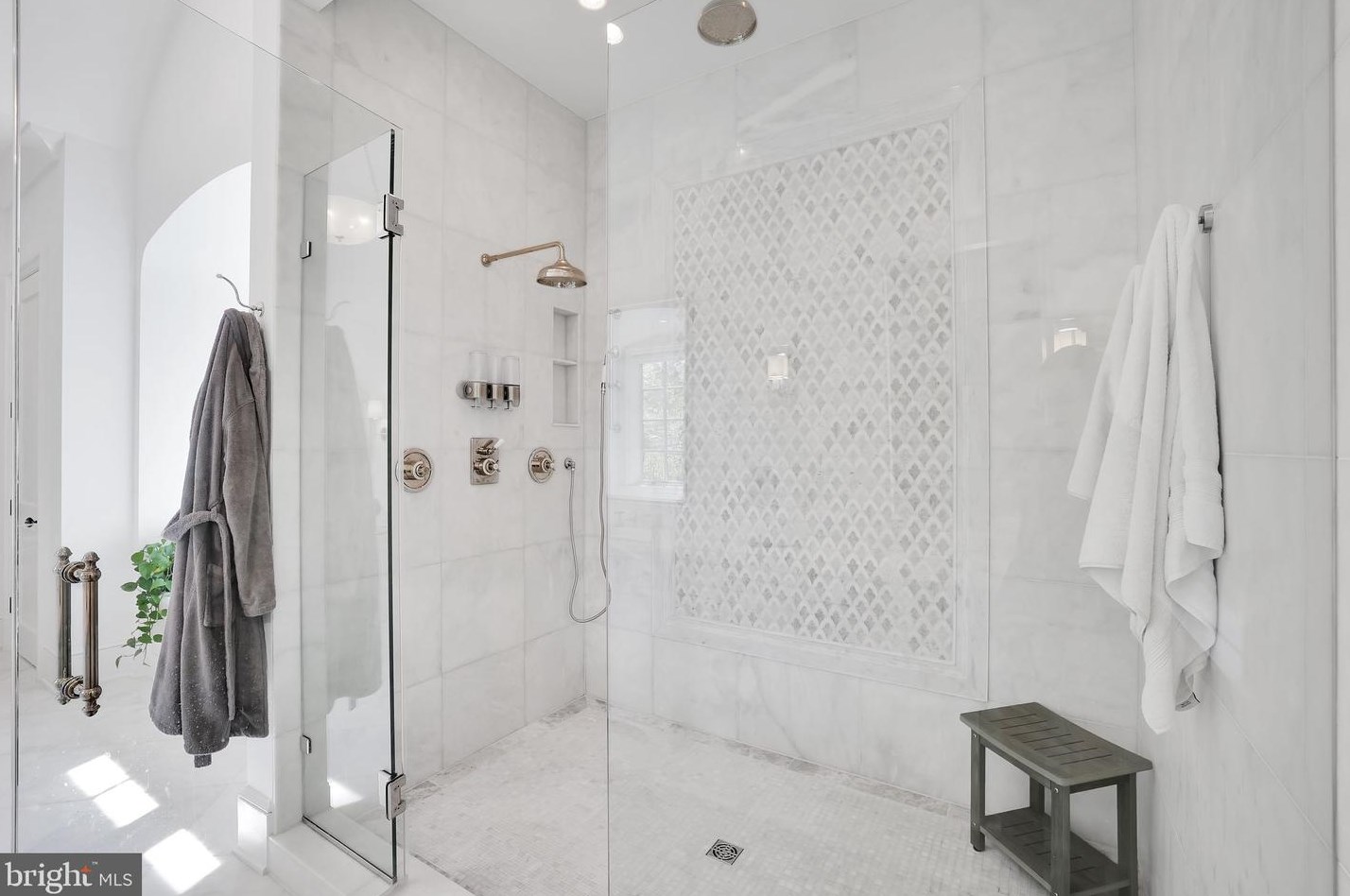 1418 Kirby Rd, Mc Lean VA 22101-3201 exterior