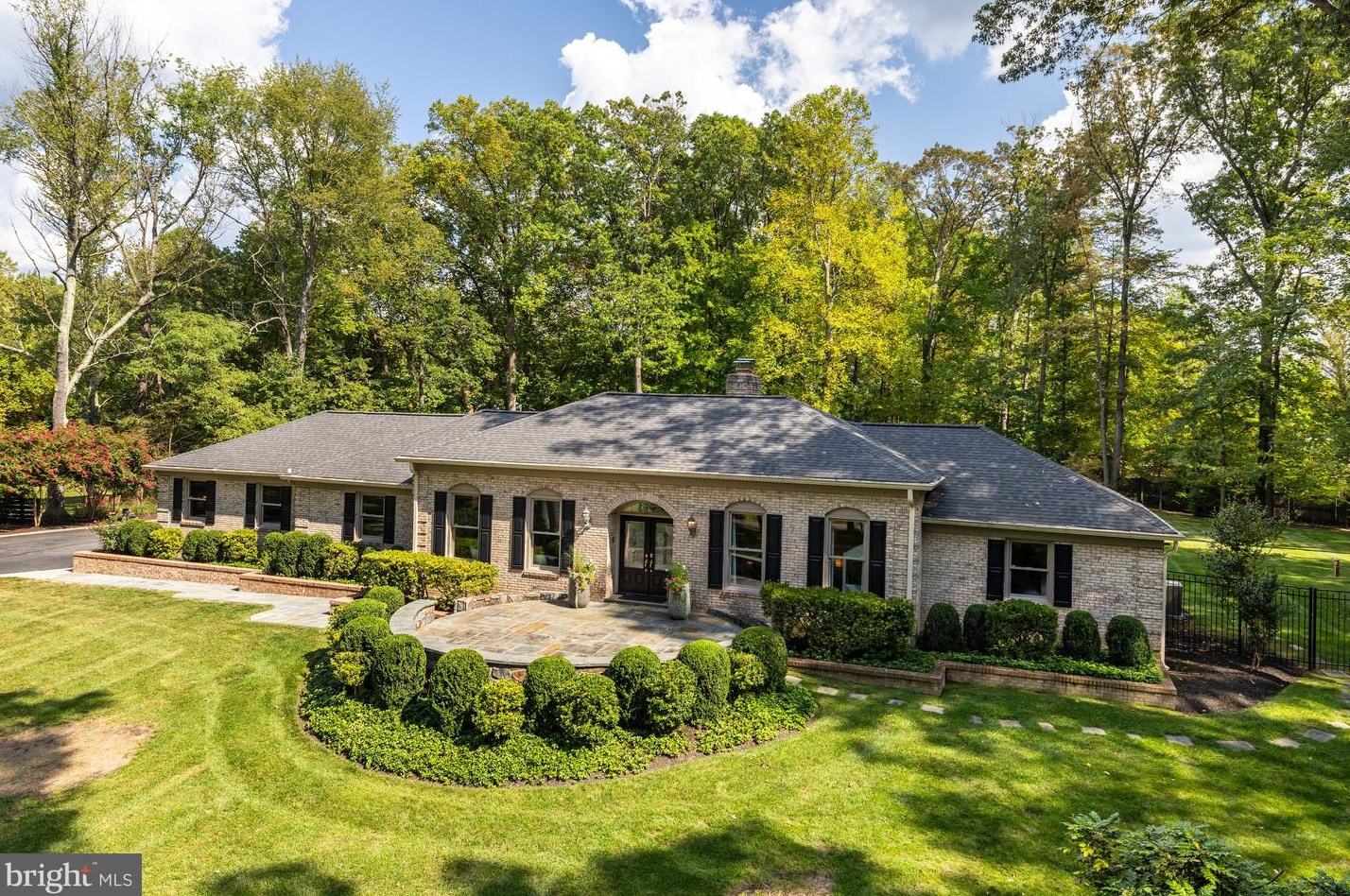 411 Springvale Rd, Great Falls, VA 22066-3426