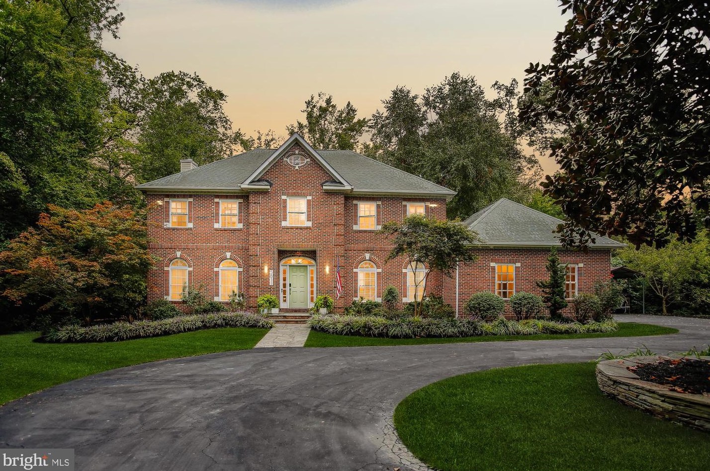 5811 Oak Grove St, Lorton, VA 22079