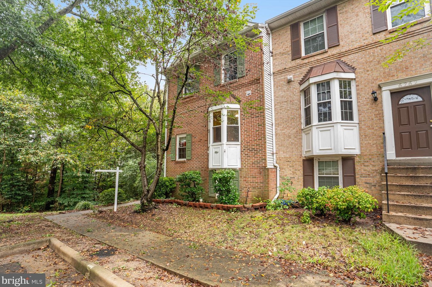 6764 Cardinal Woods Ct, Lorton, VA 22079