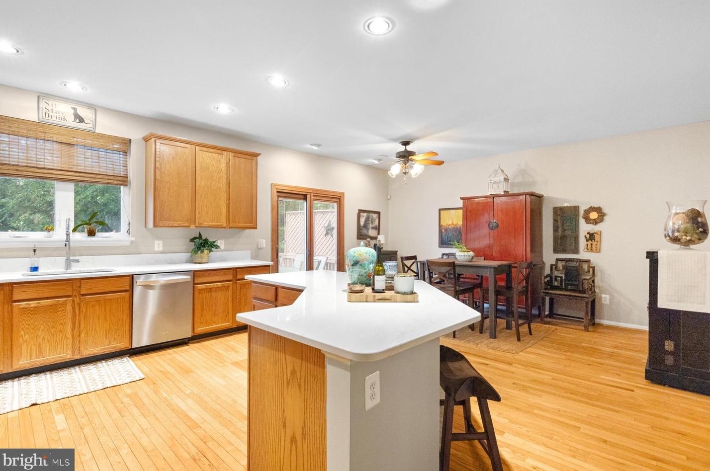 5146 Ballycastle Cir, Alexandria VA 22315-5546 exterior