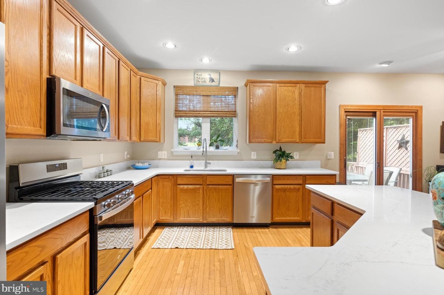 5146 Ballycastle Cir, Alexandria VA 22315-5546 exterior