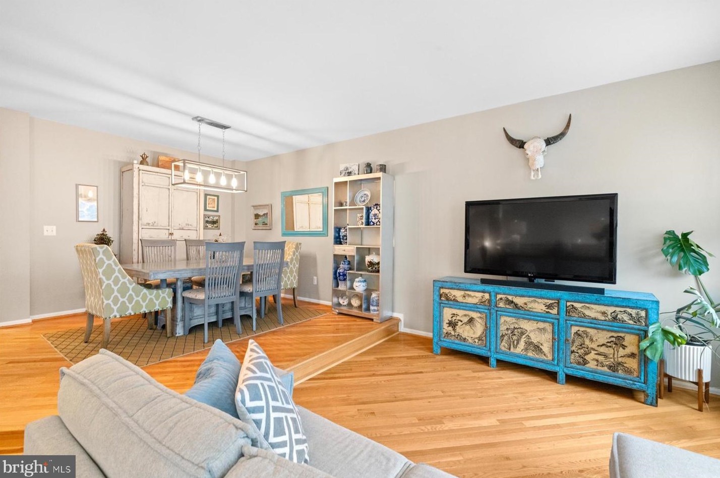 5146 Ballycastle Cir, Alexandria VA 22315-5546 exterior