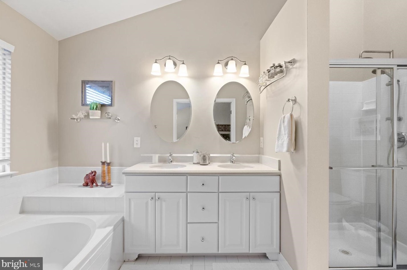 5146 Ballycastle Cir, Alexandria VA 22315-5546 exterior