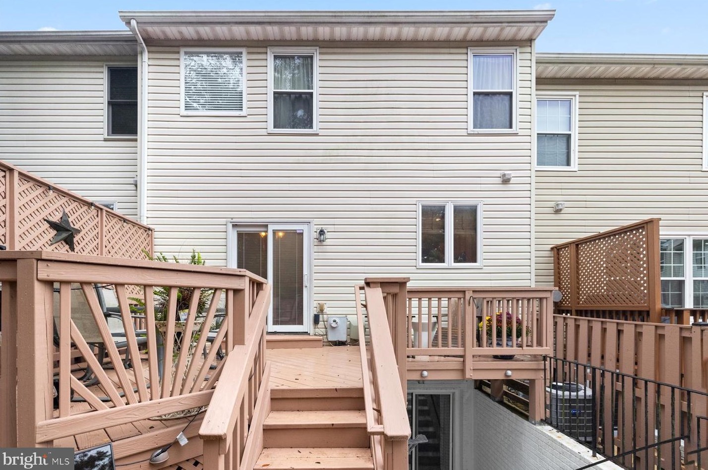 5146 Ballycastle Cir, Alexandria VA 22315-5546 exterior