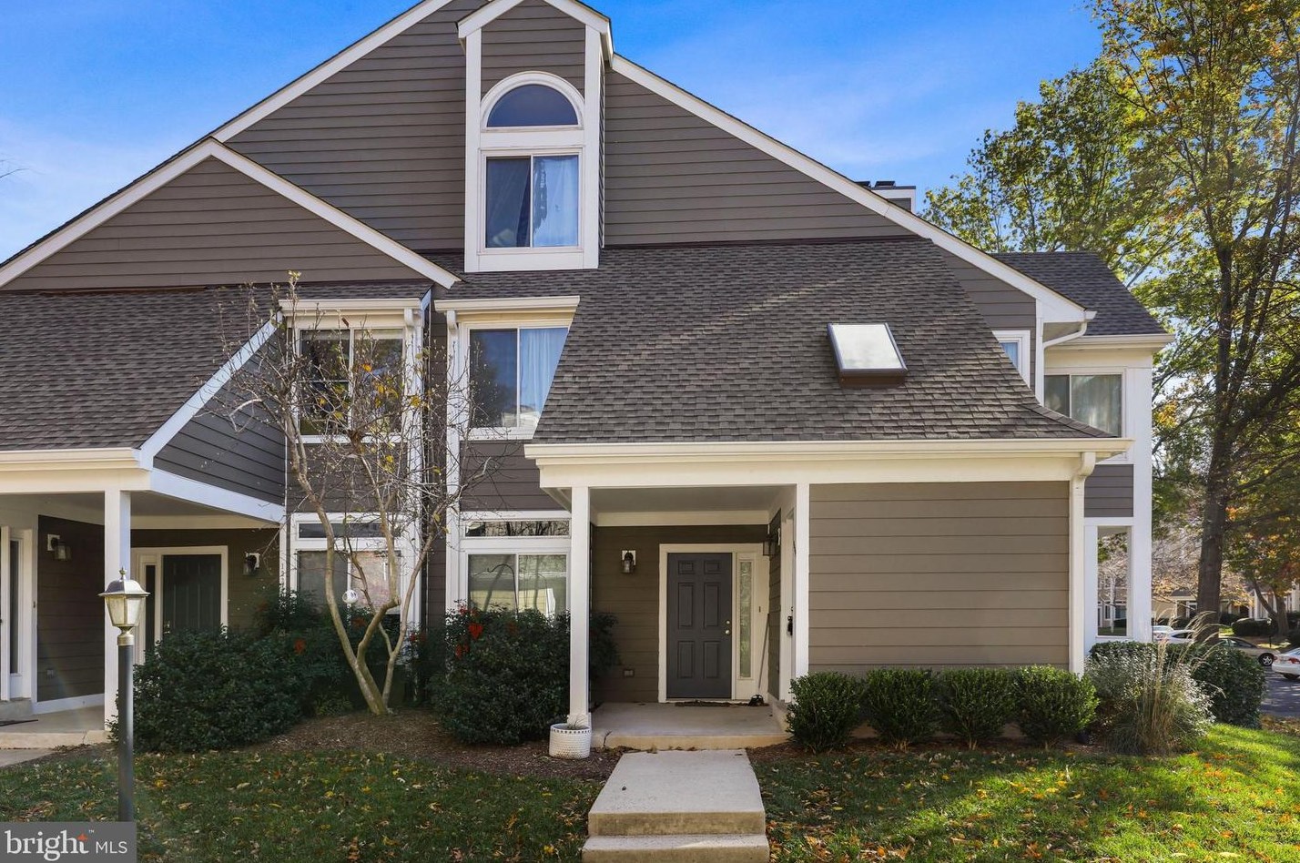 12338 Strong Ct, Fairfax, VA 22033-2847
