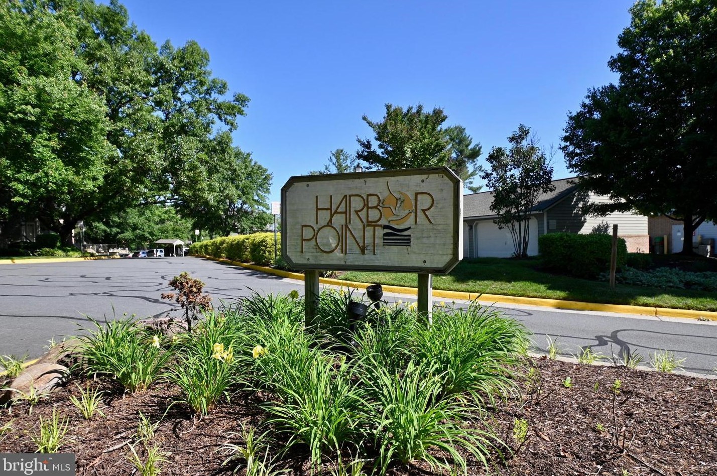 11132 Harbor Ct, Herndon, VA 20191-4315