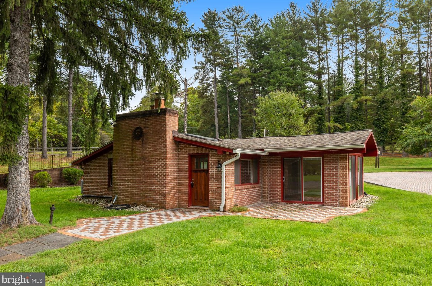 1036 Leigh Mill Rd, Great Falls, VA 22066
