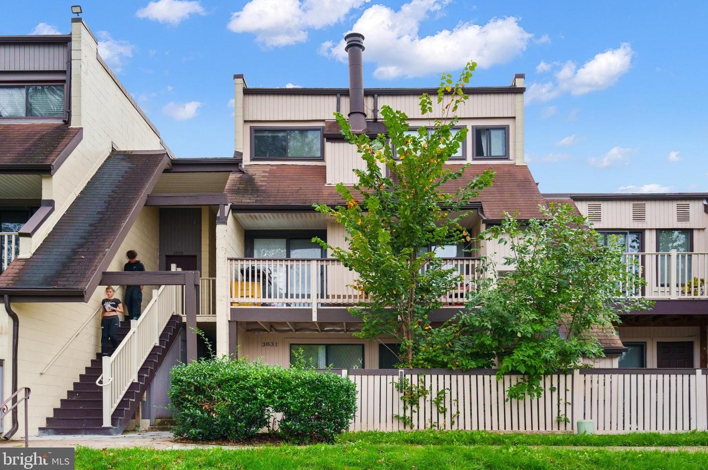 3831 El Camino Pl, Alexandria, VA 22309-1445