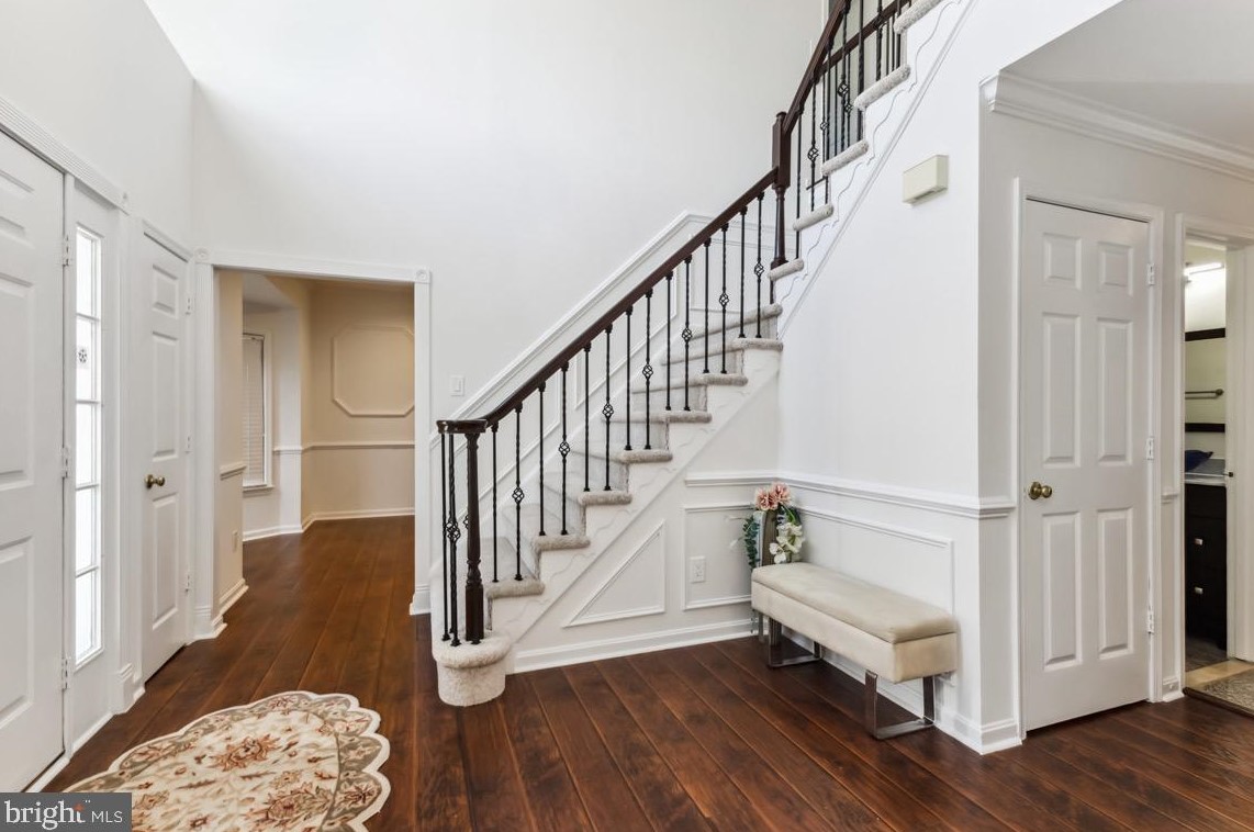5517 Willow Valley Rd, Clifton, VA 20124-1082