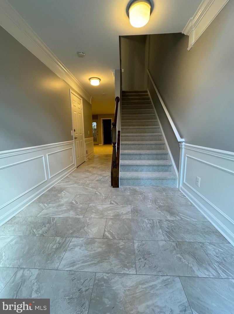 6335 Walking Ln, Alexandria, VA 22312