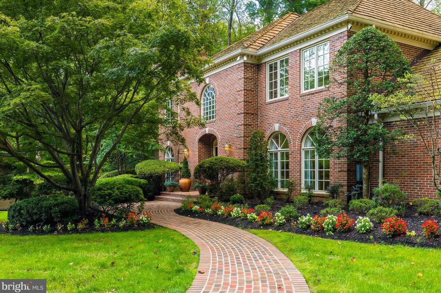 8001 Greenwich Wood Dr, Mc Lean VA 22102-1332 exterior