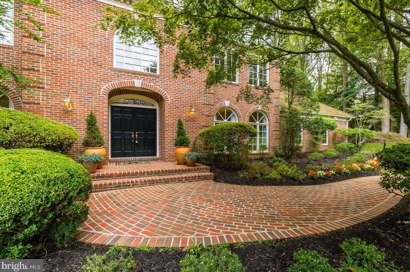 8001 Greenwich Wood Dr, Mc Lean VA 22102-1332 exterior