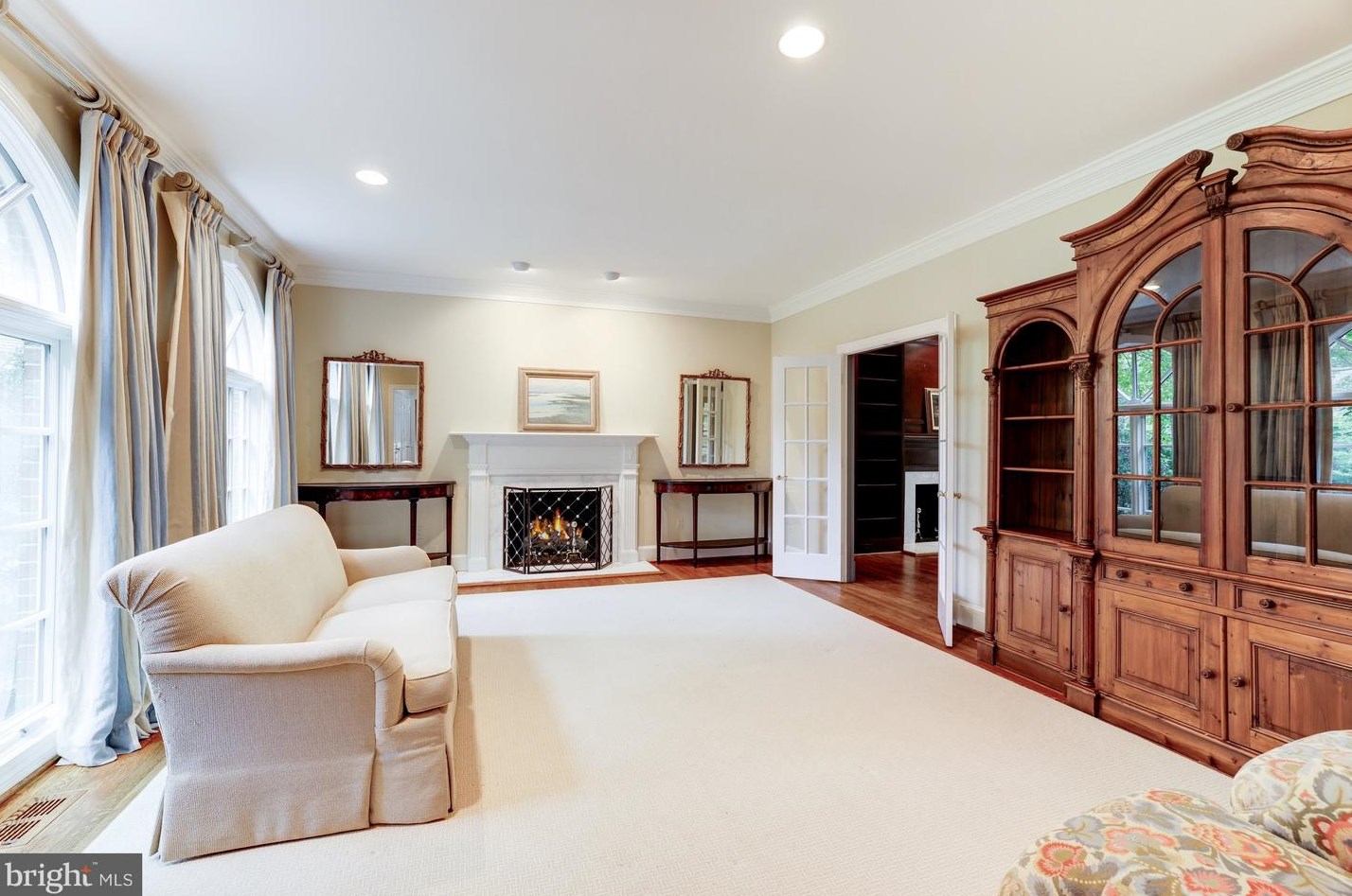 8001 Greenwich Wood Dr, Mc Lean VA 22102-1332 exterior