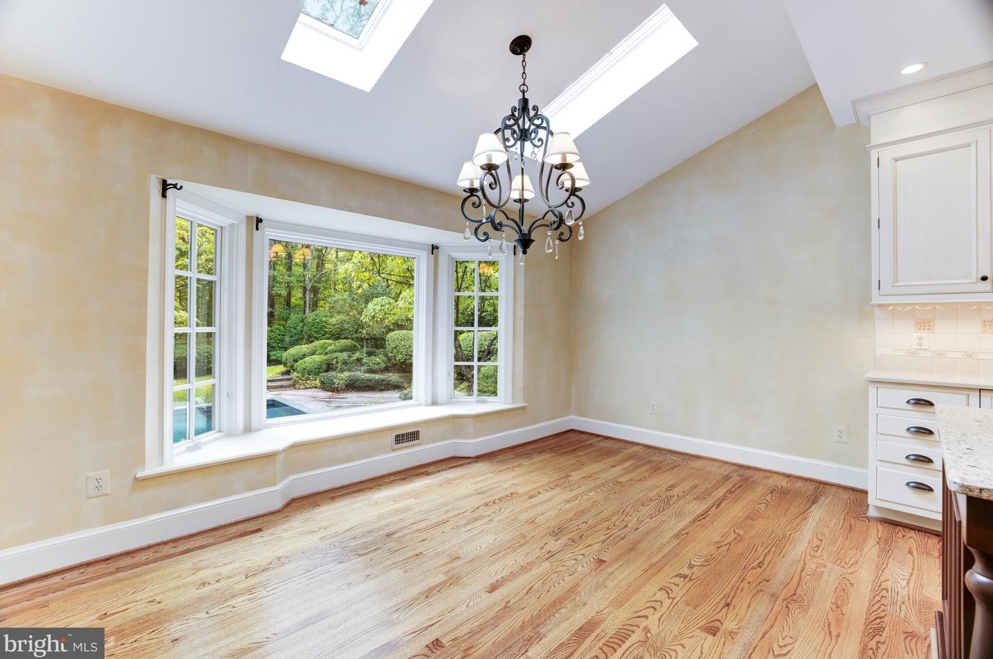 8001 Greenwich Wood Dr, Mc Lean VA 22102-1332 exterior