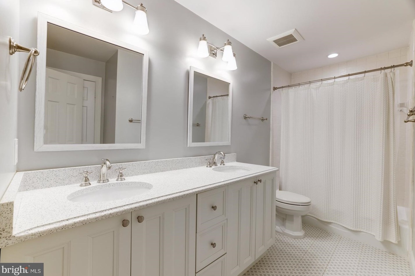 8001 Greenwich Wood Dr, Mc Lean VA 22102-1332 exterior