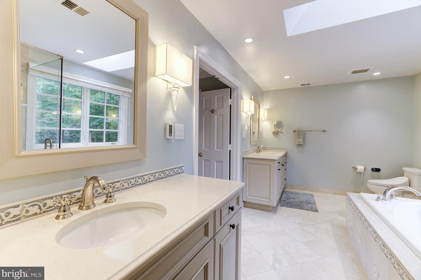 8001 Greenwich Wood Dr, Mc Lean VA 22102-1332 exterior