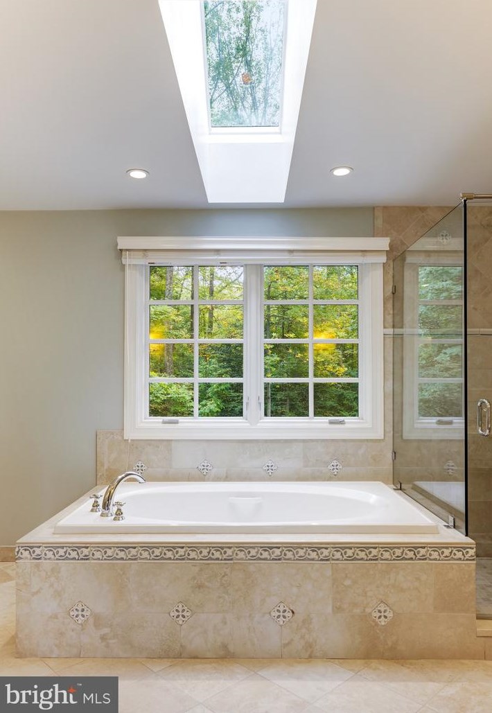 8001 Greenwich Wood Dr, Mc Lean VA 22102-1332 exterior