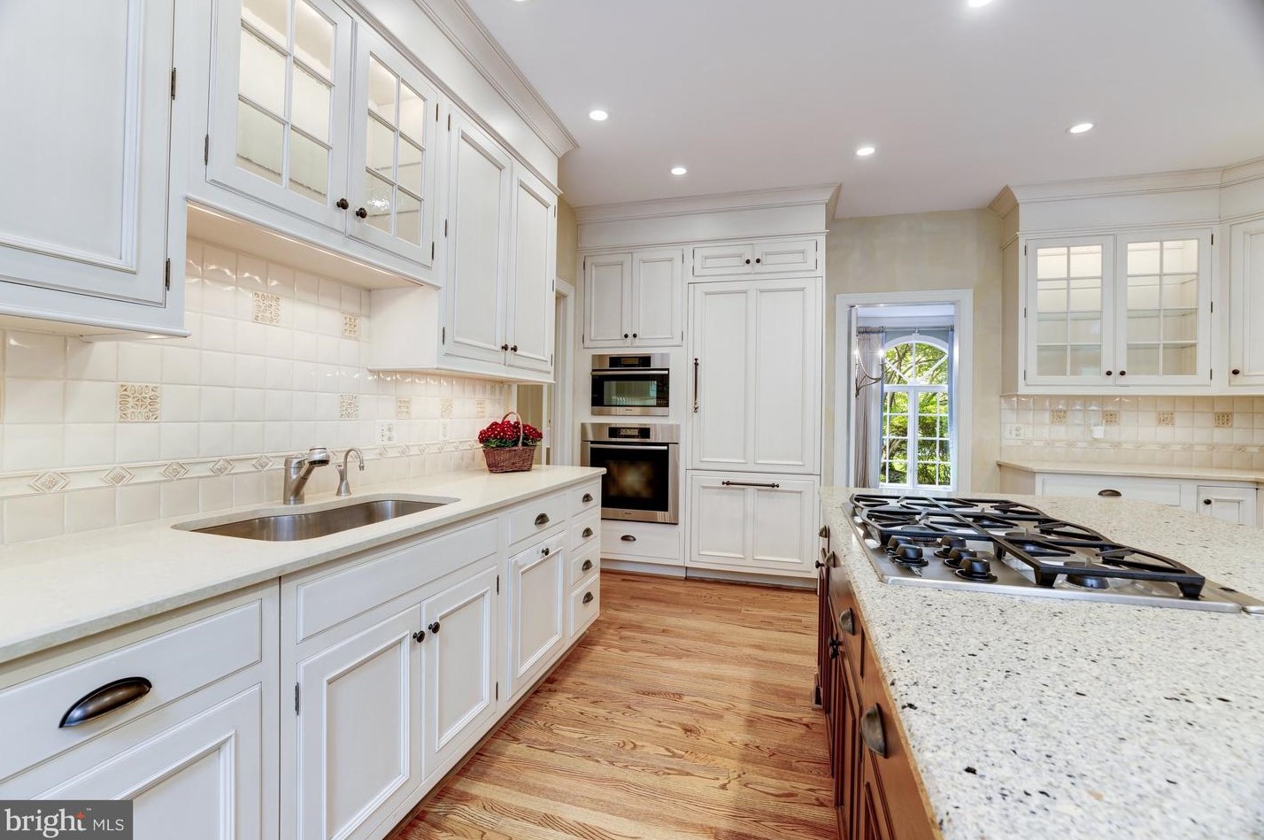 8001 Greenwich Wood Dr, Mc Lean VA 22102-1332 exterior