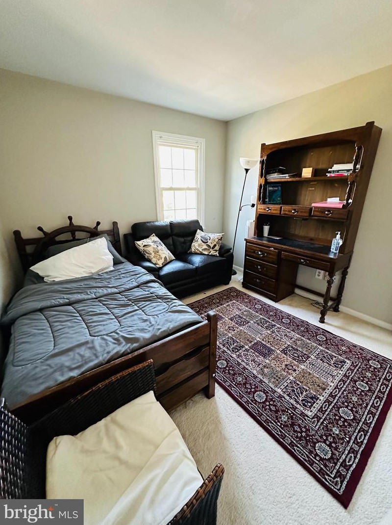 14561 Golden Oak Rd, Centreville VA  20121-2261 exterior